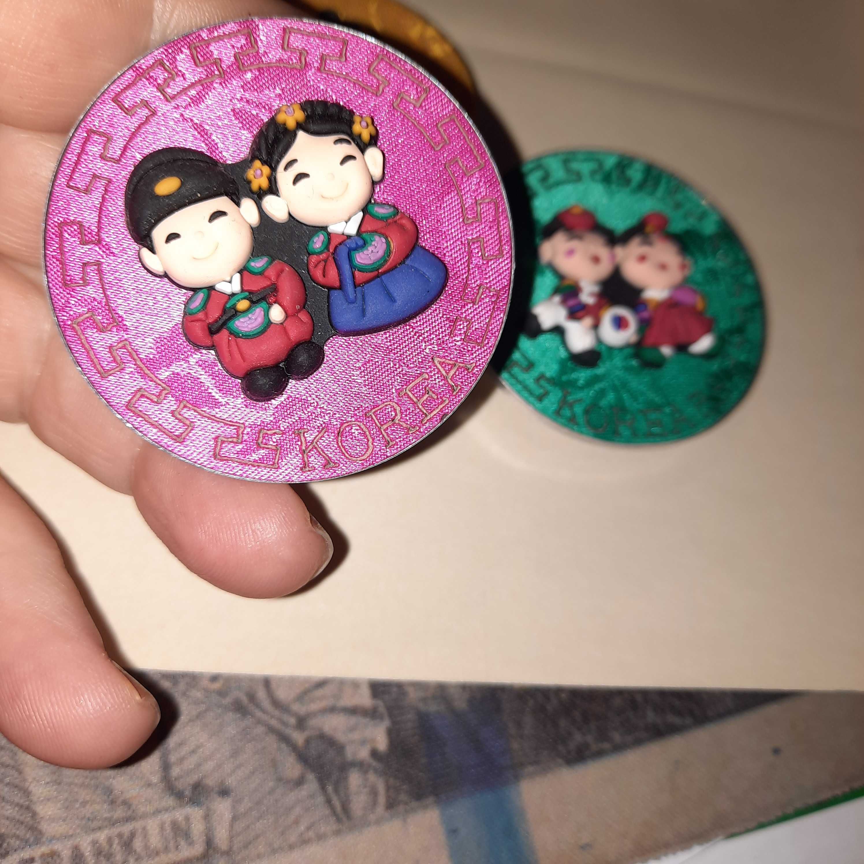 подарок магнит круглый из Корея набор три штуки сувенир