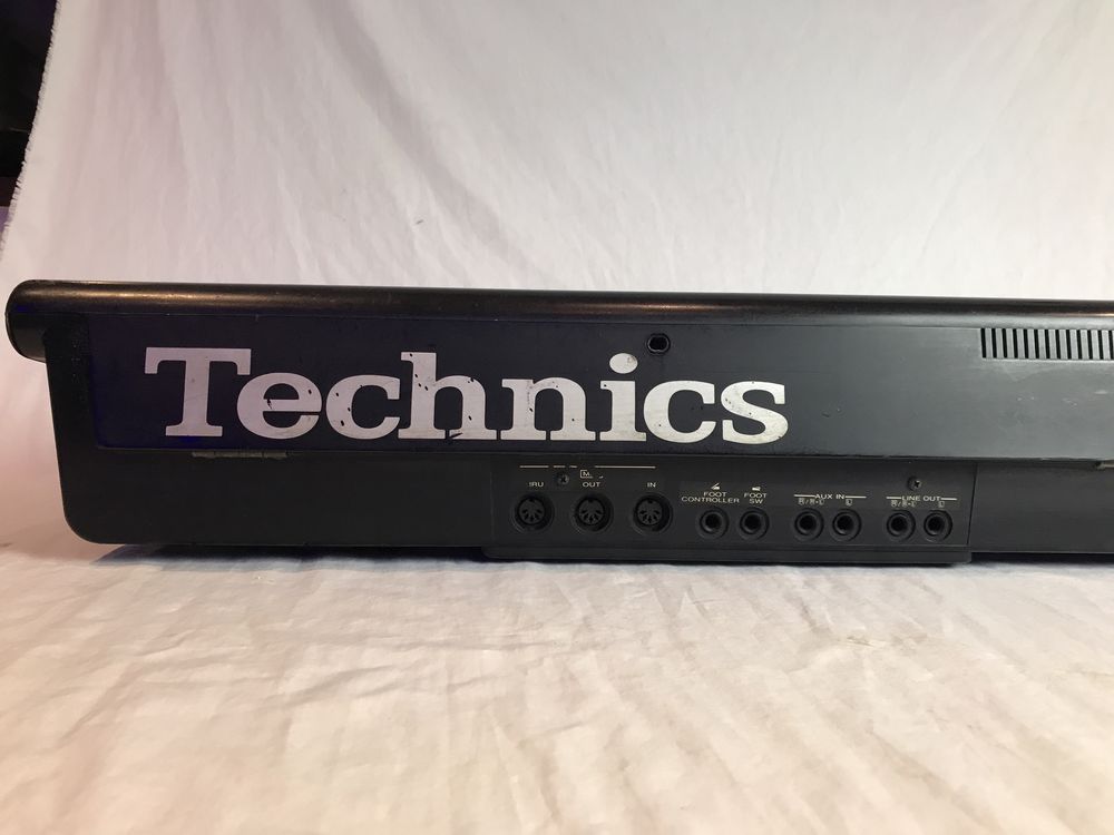 Teclado profissional Technics KN800