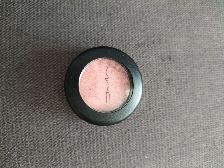 Cień do powiek firmy Mac