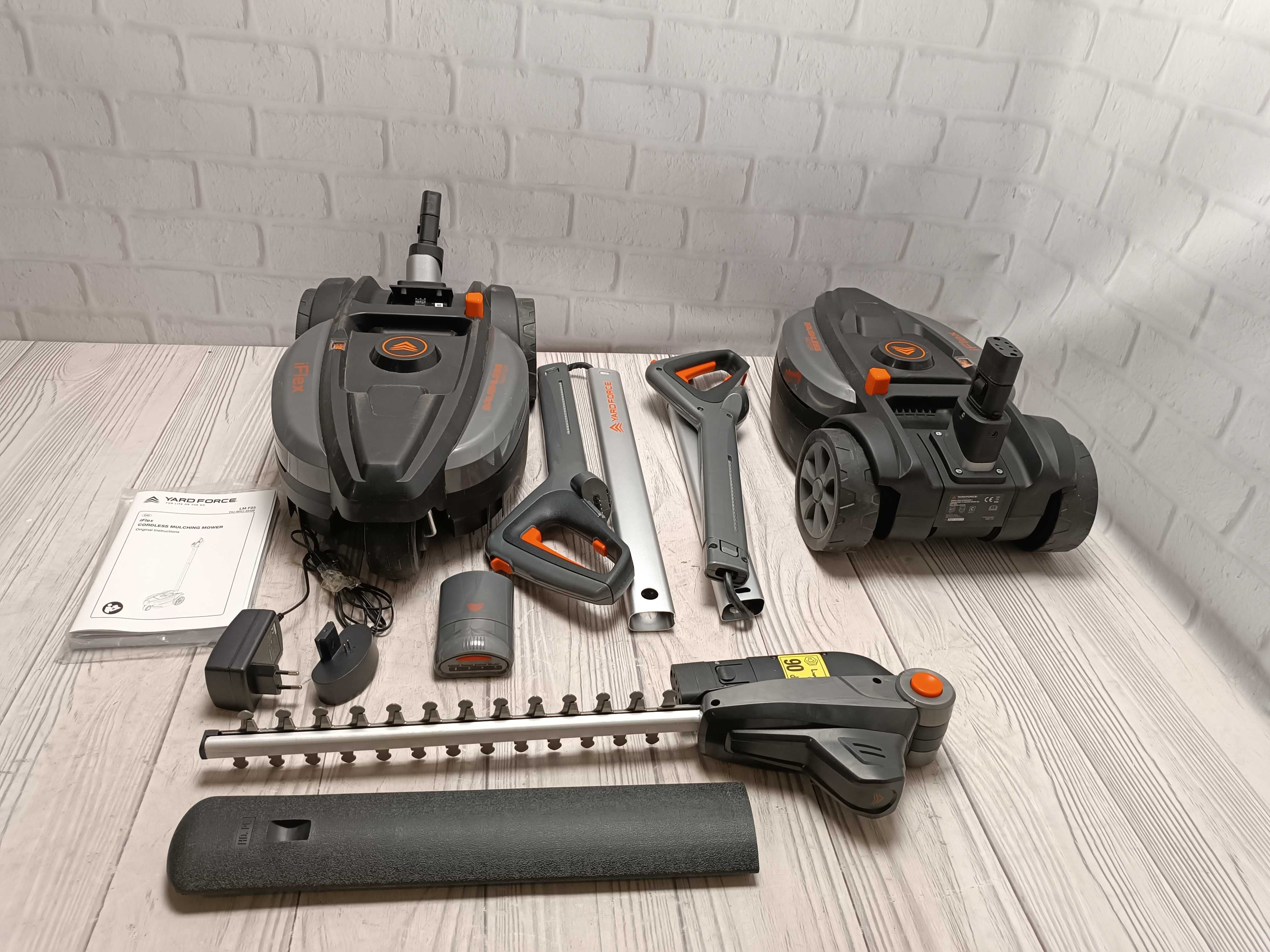 Yard Force iFlex 12V набір з 2 акумуляторних газонокосарок