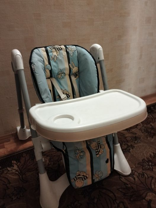 Стільчик для годування.