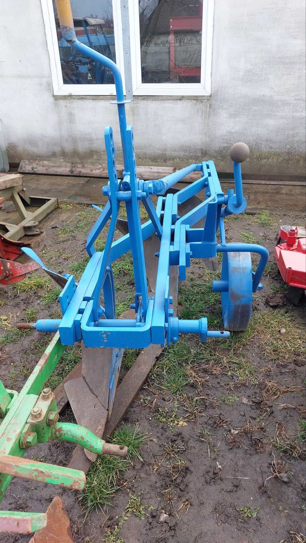 Продам плуг 3 корпусний