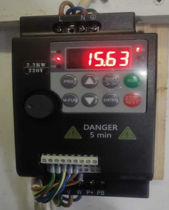 Перетворювач напруги частотний драйвер двигуна VFD на 2.2 кВт