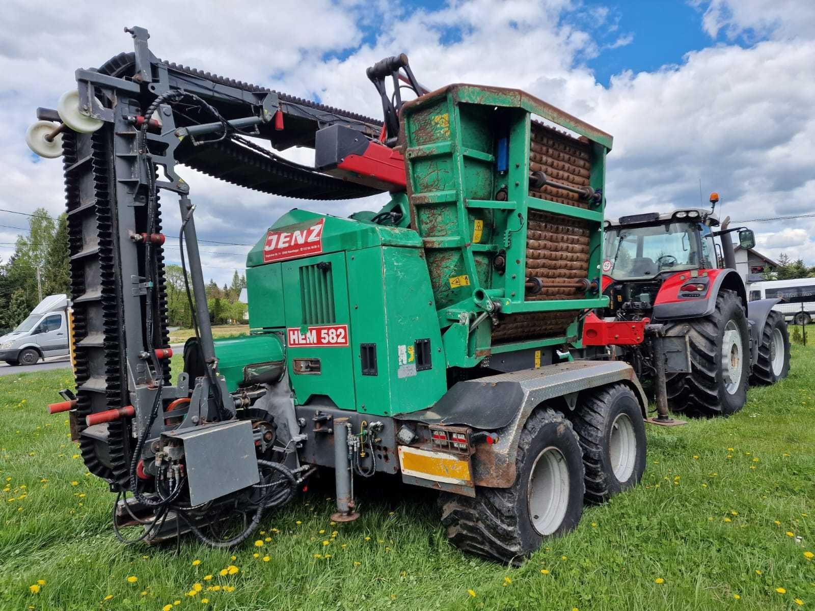 Rębak JENZ HEM 582 z ciągnikiem Massey Ferguson