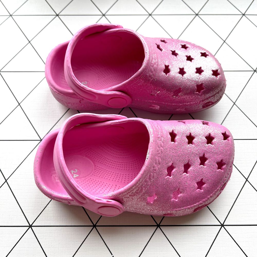 Взуття дитяче для немовлят та для старших діток