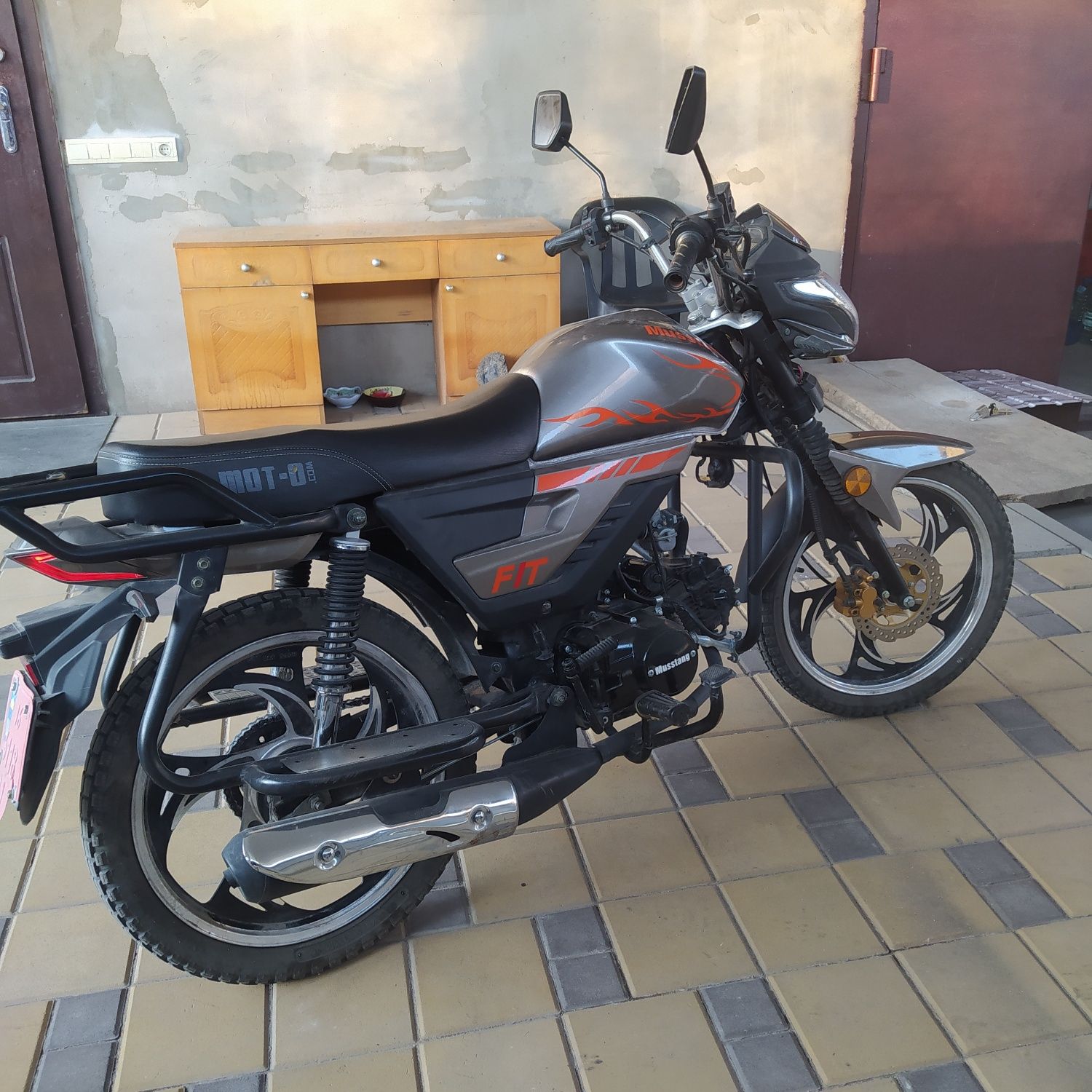 Продам Mustang fit 2
