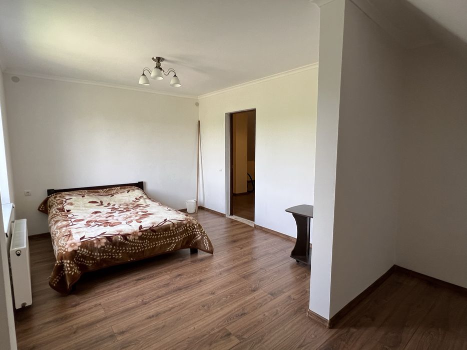 Продам чудовий новий будинок з ремонтом в затишному місці!