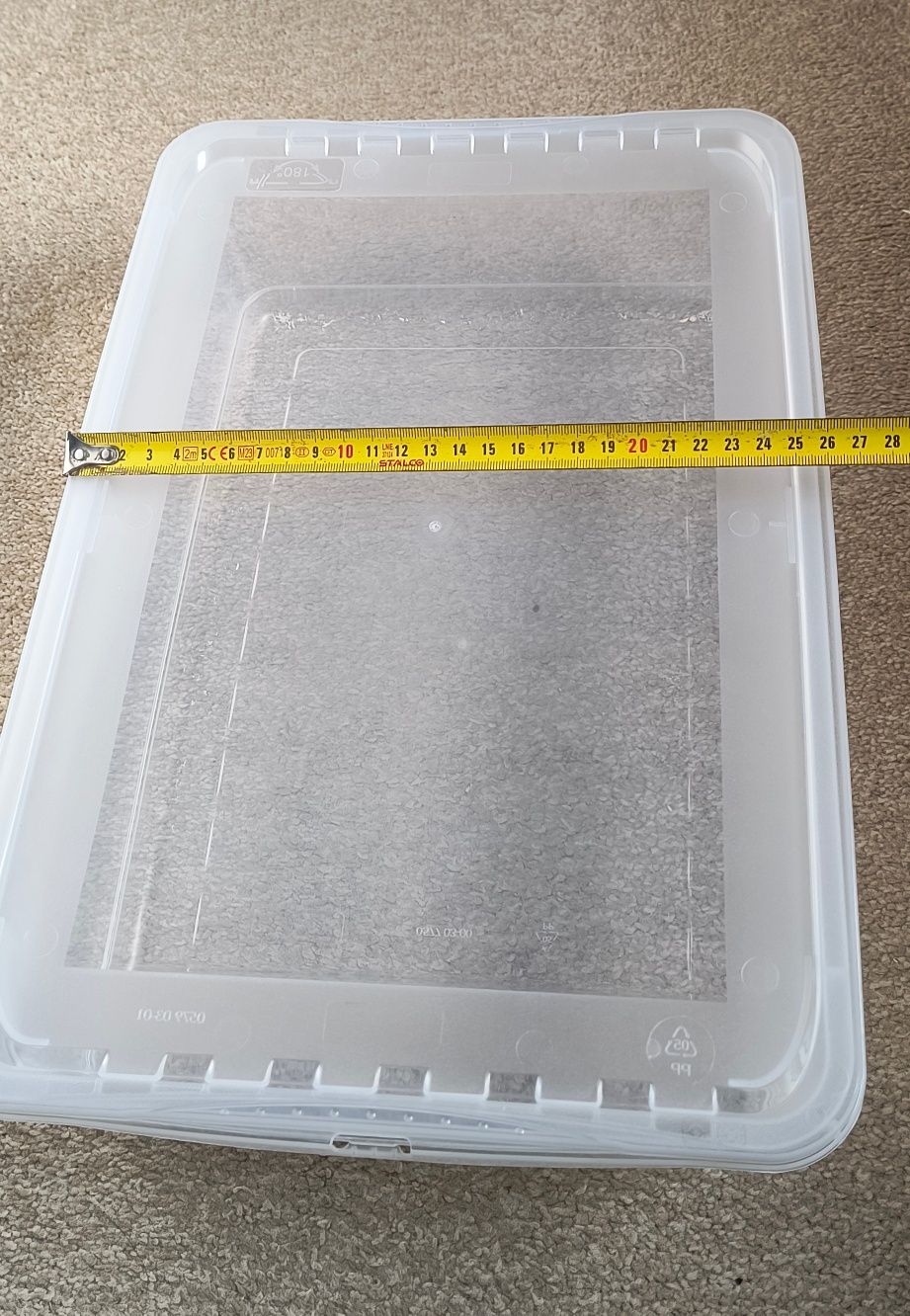 Pojemnik plastikowy z pokrywką