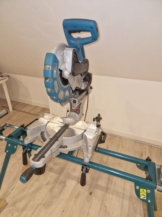 Ukośnica pilarka do drewna i aluminium 305mm 2000W + stół Wynajem