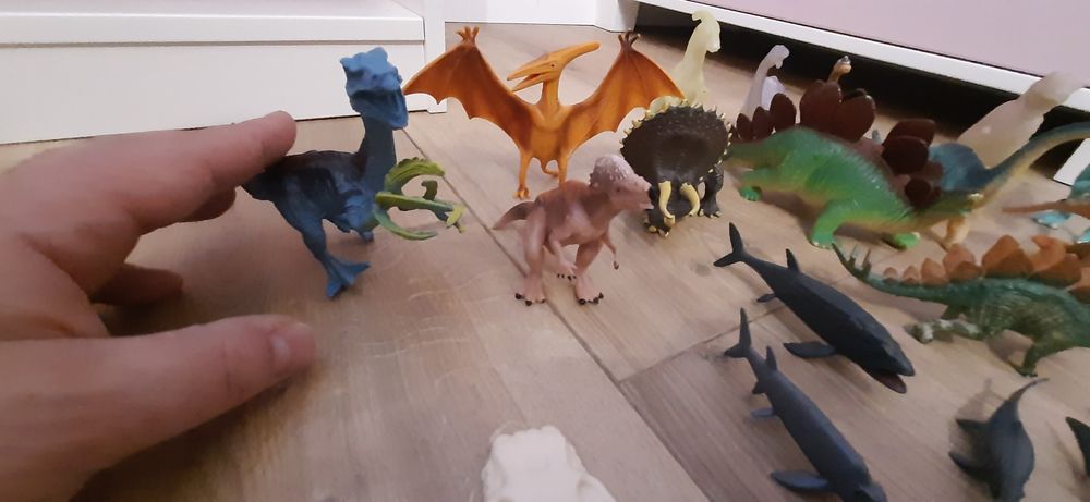 Zestaw dinozaurów zabawek