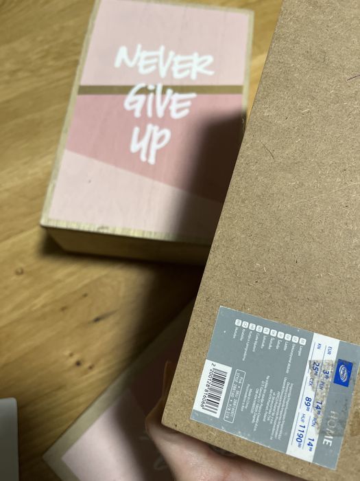 Pojemniki pudelka wieszak na klucze bizuterie