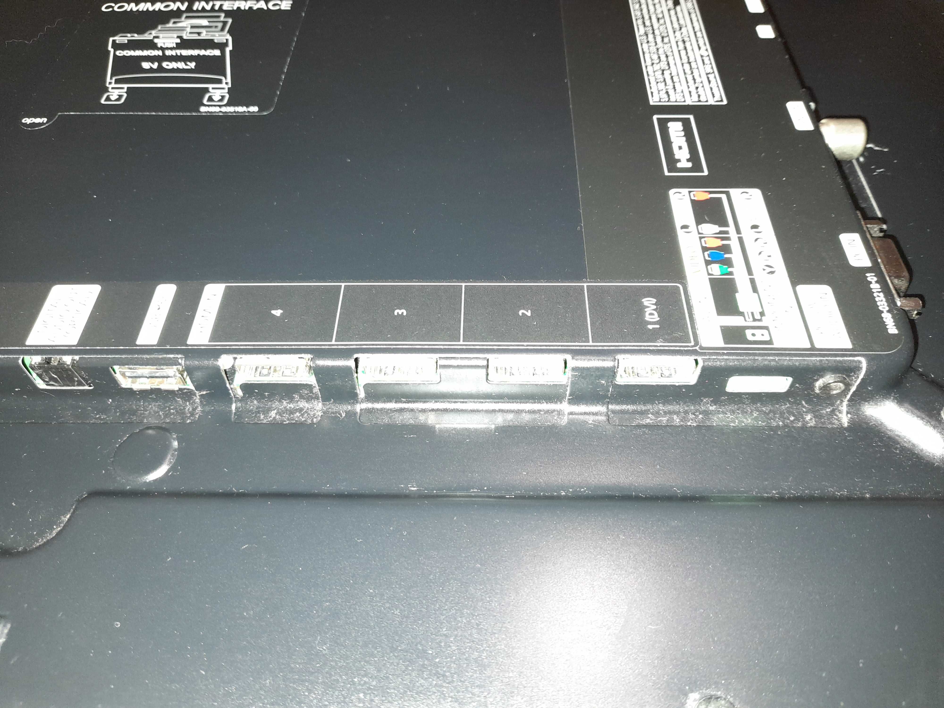 Telewizor LCD 32" Samsung UE32D4000 70W uszkodzony ekran pękniety