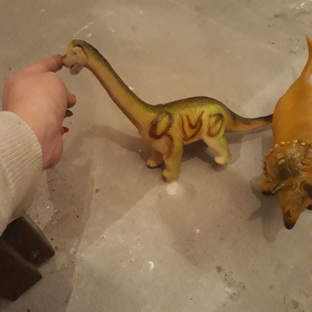 Dinozaur wydaje dźwięk
