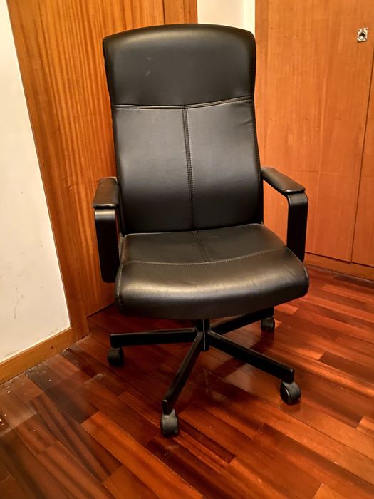Cadeira de escritório MILLBERGET com muito pouco uso