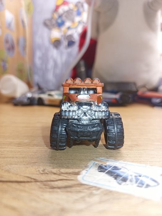 Машинка hot wheels