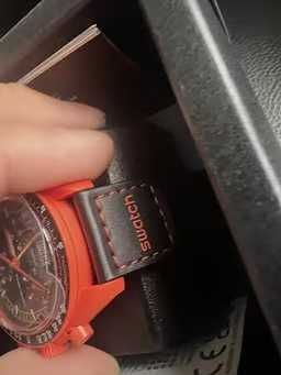 Omega x Swatch Lava SO33O100 – Nowa Era Bioceramiki
