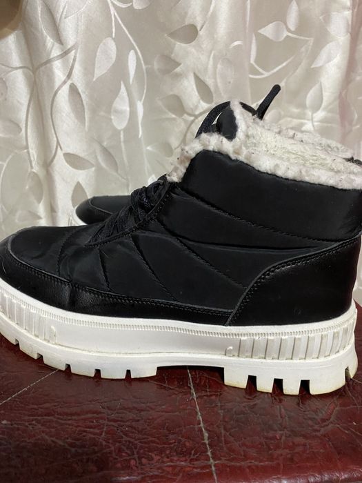 Продам теплі зимові ботинки