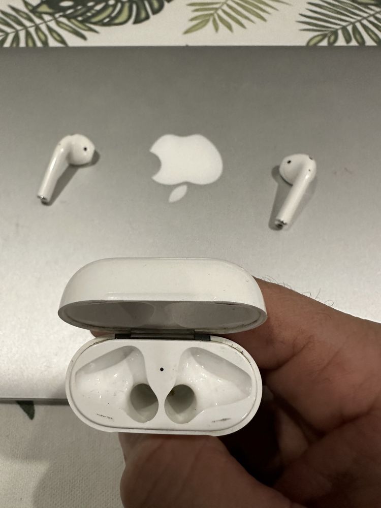 AirPods (2nd Generation)