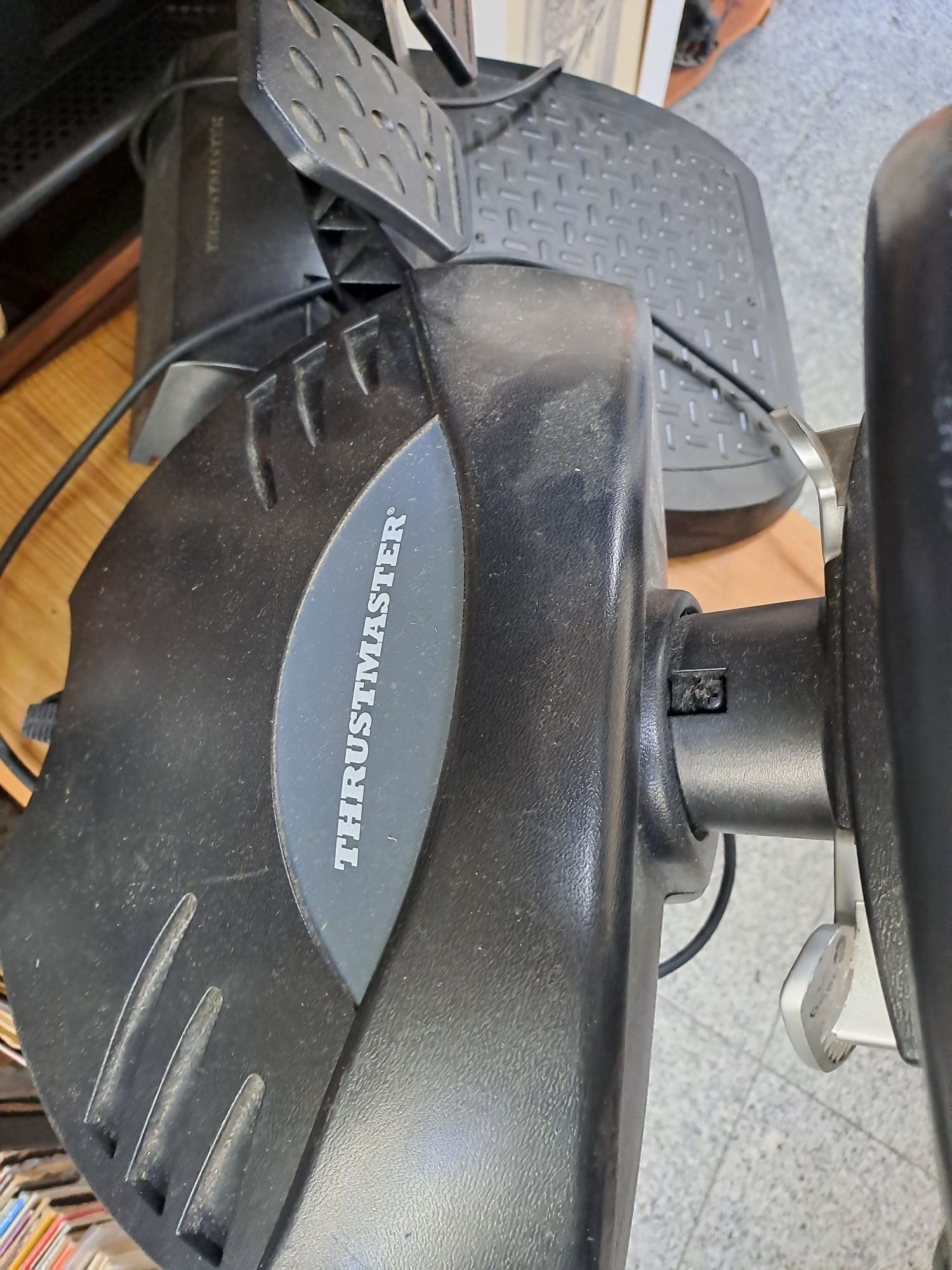 Volante e pedais jogos pc