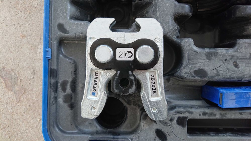 Opaski zaciskowe GEBERIT Mapress d42 i d54 ze szczękami ZB203A