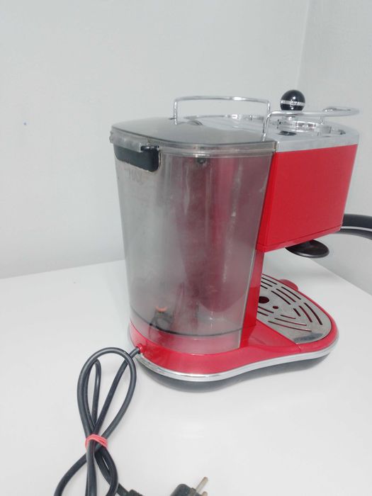 Кофеварка Delonghi