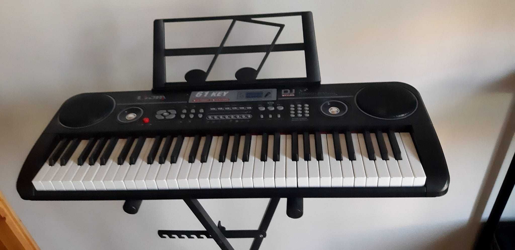 Keyboard razem ze stojakiem 61 Piano Keys, w bardzo dobrym stanie