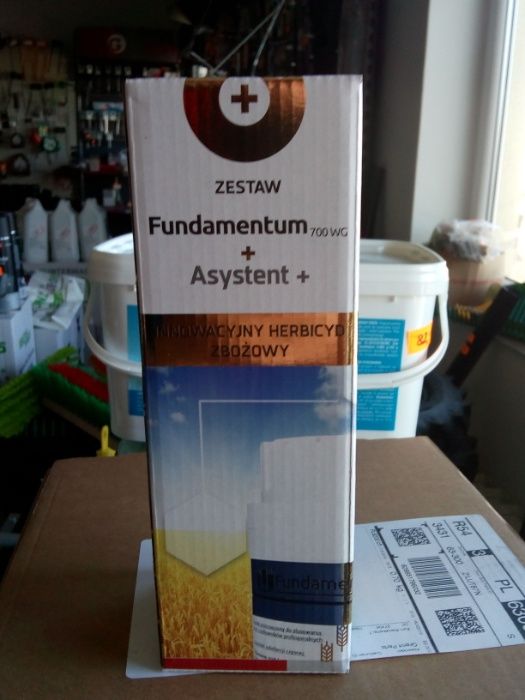 Fundamentum 700WG 30g + Asystent chwasty dwuliścienne