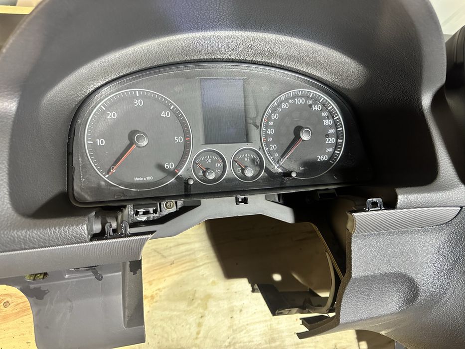 Панель приладів , торпеда vw touran 1 2003-2010