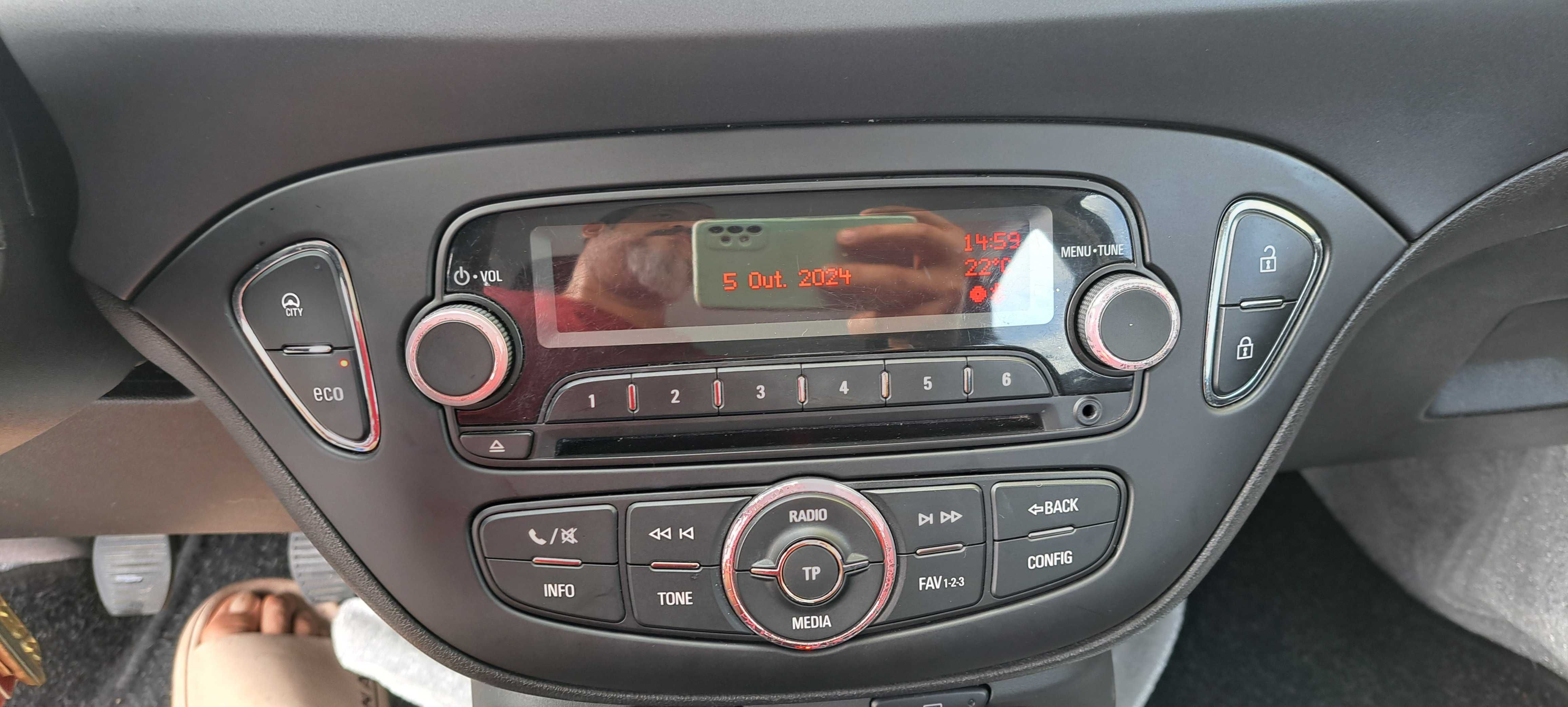 Opel Corsa 2015 gasoleo 980 + 90x128,00