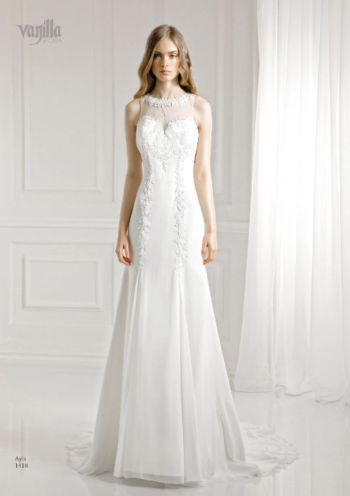 śliczna suknia (r.34) z trenem dla szczupłej dziewczyny