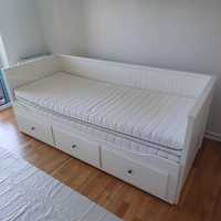 Sprzedam używane łóżko IKEA HEMNES. Łóżko posiada ślady użytkowania.