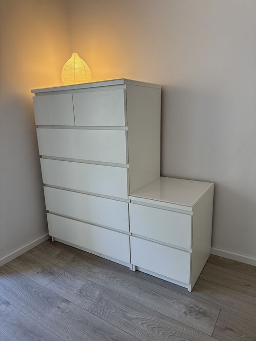 Cómoda e mesa de cabeceira