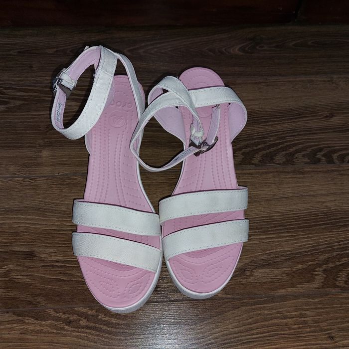 Босоножки Crocs W10