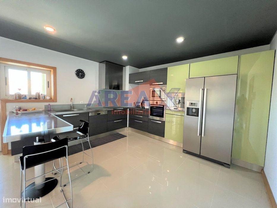 Esplêndido apartamento, T4 com terraço e box para 2 viaturas. Inser...