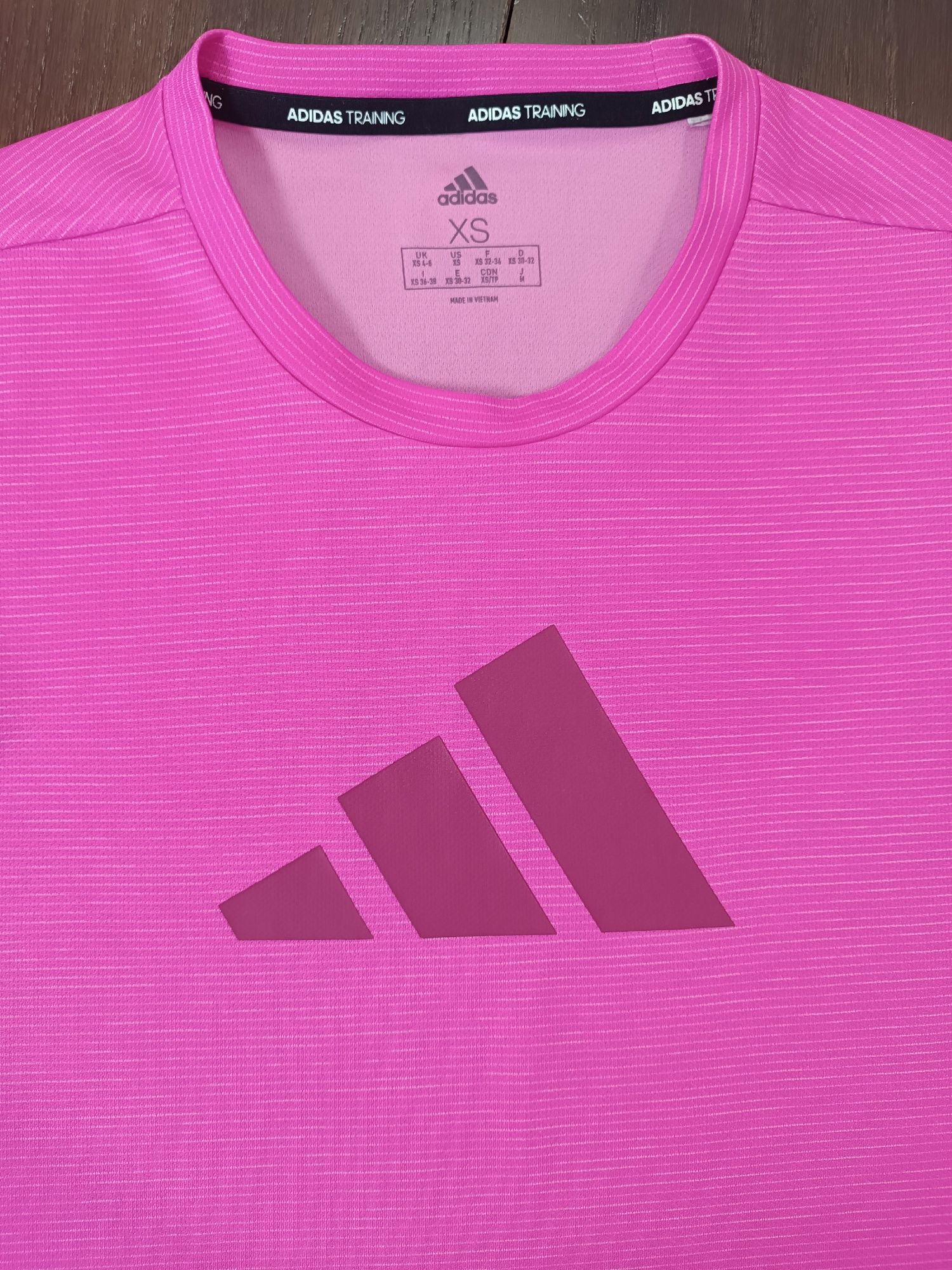 Футболка Adidas жіноча  XS