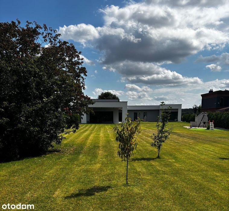 Nowoczesny parterowy dom na dużej działce