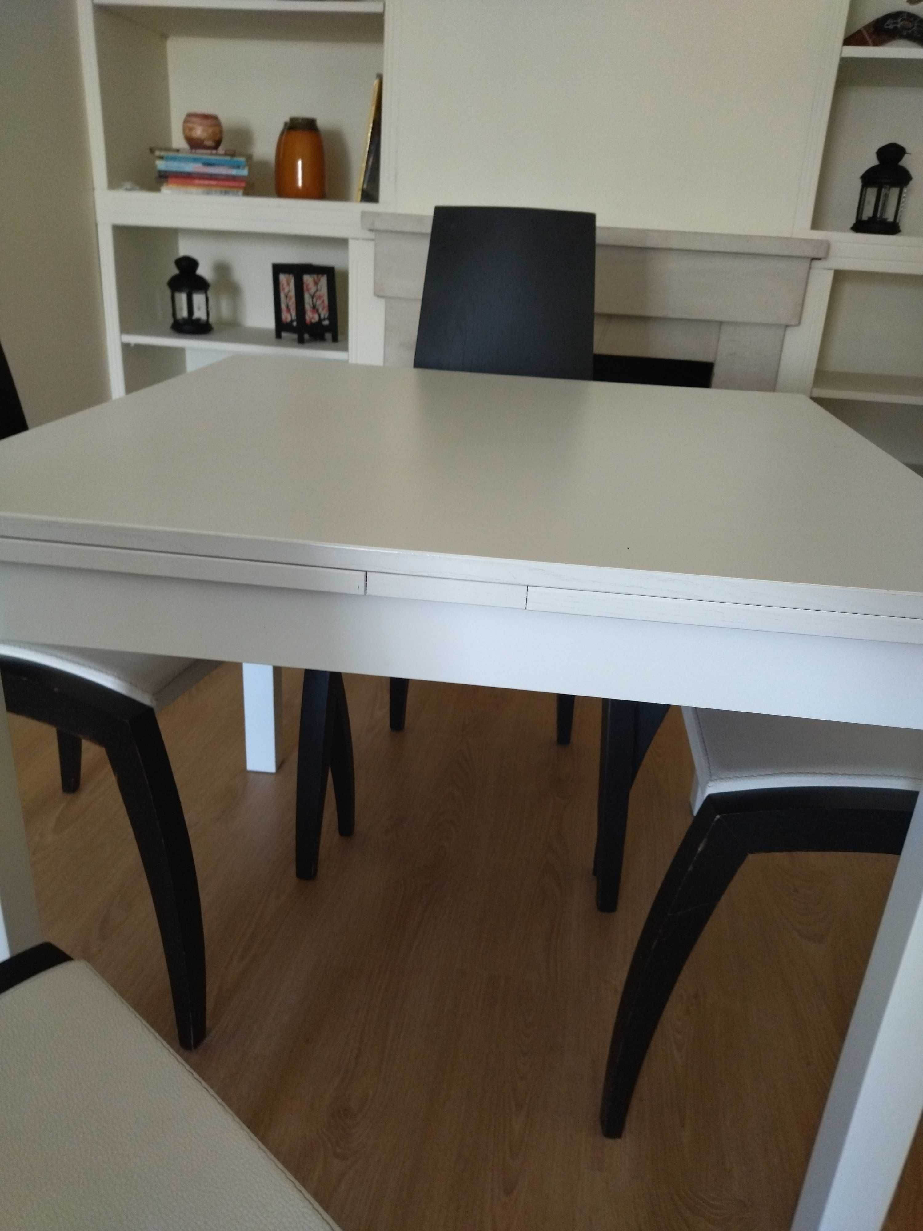 Mesa IKEA branca