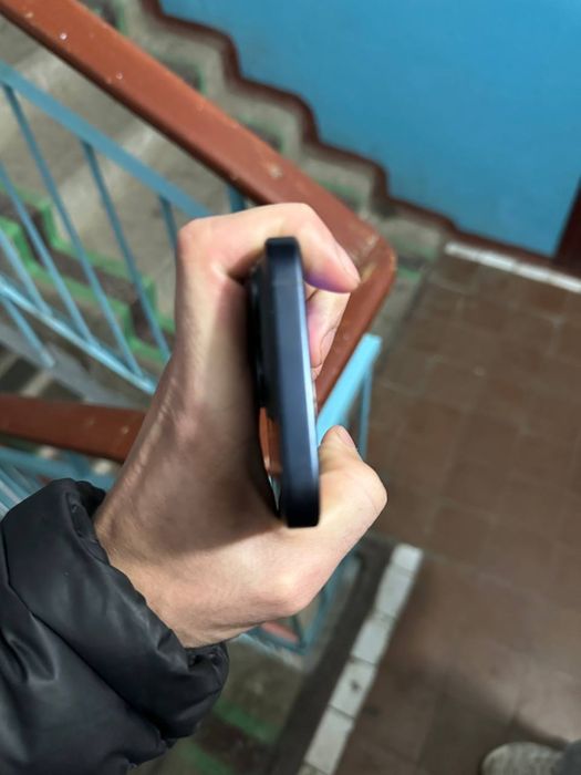 Продам айфон 15 про 128гб  дефек один только на последнеей фотке