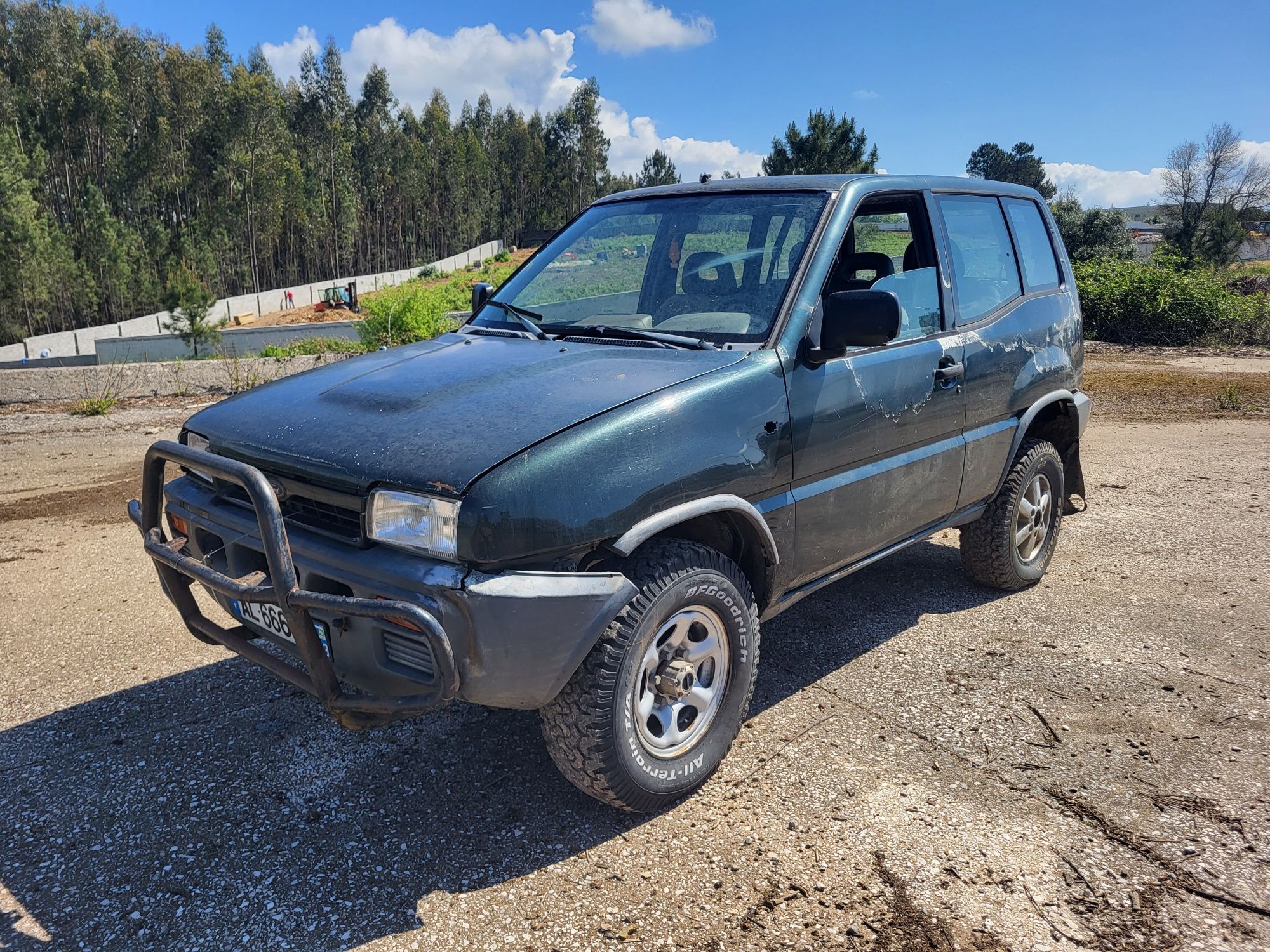 Terrano II  para peças