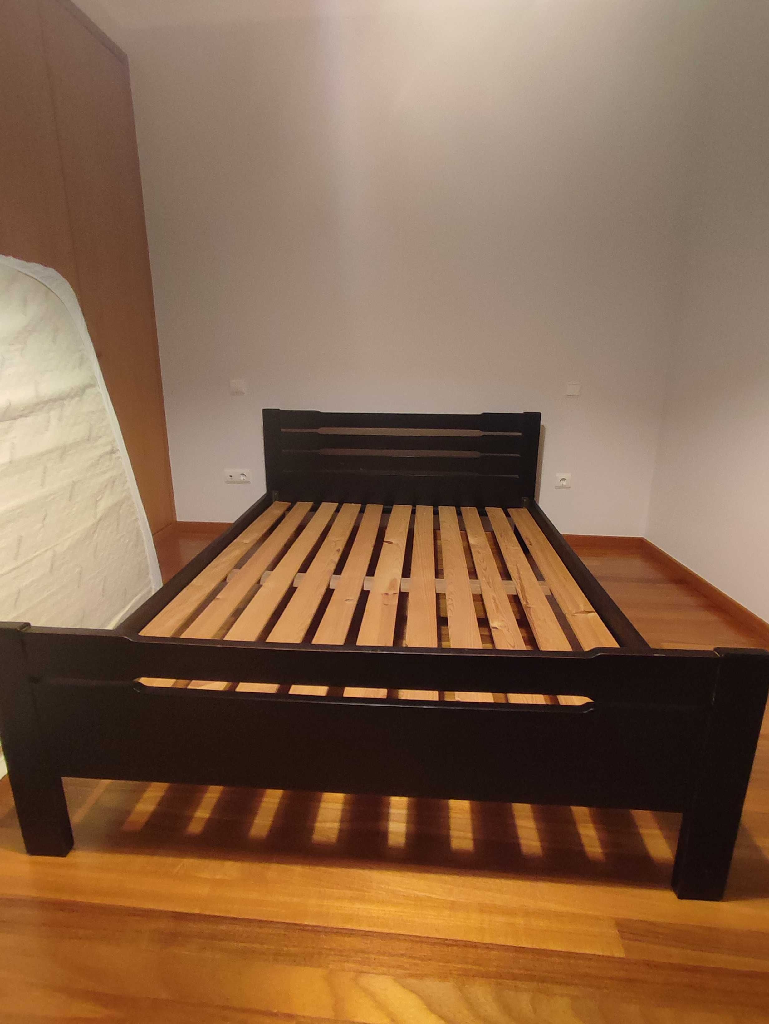 Cama de casal INTERFORMA