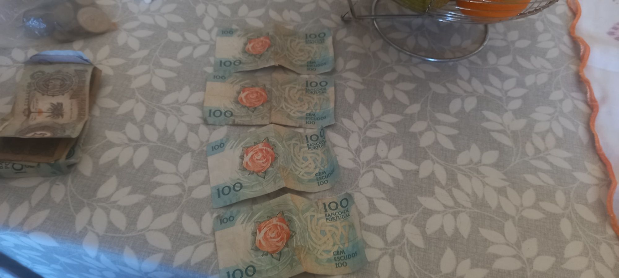 Notas antigas em bom estado