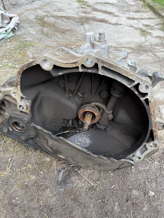 Коробка на Вектру а F16