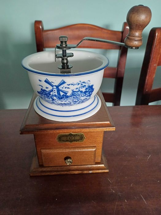 Moinho de Café Manual Retro