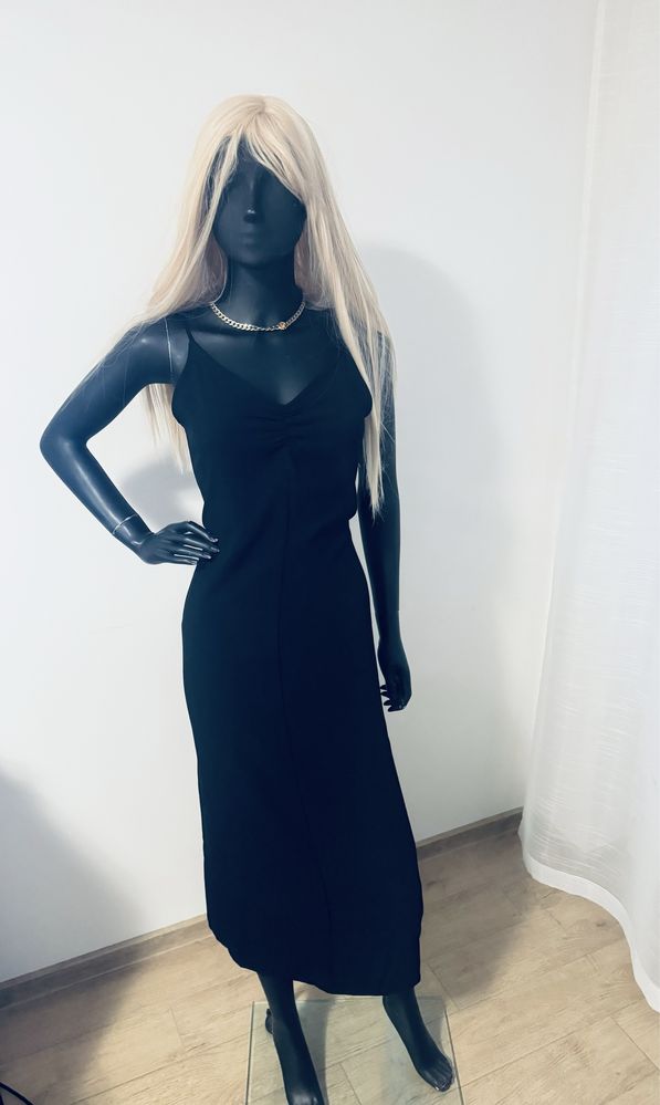 Długa czarna sukienka H&M rozmiar 36 na ramiączkach