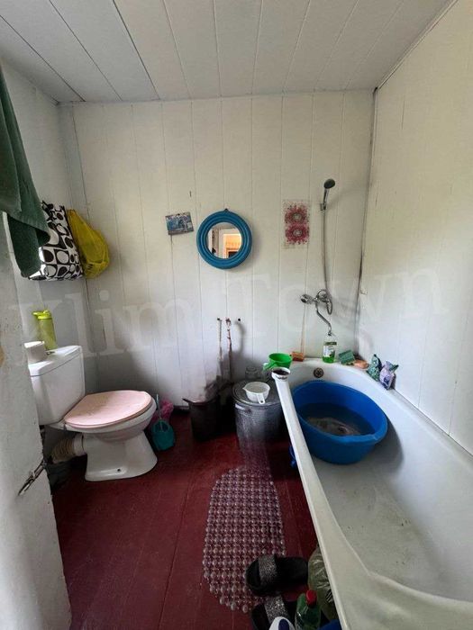 Продається пів будинку в центрі міста