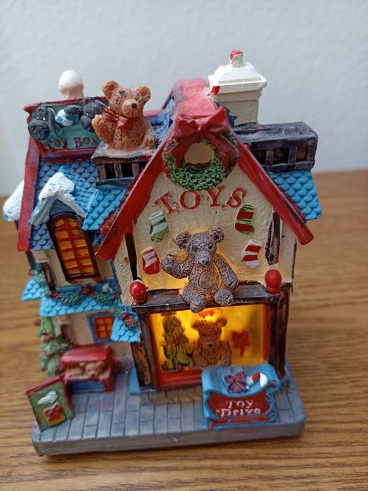 Рождественский домик с музыкальными мелодиями.