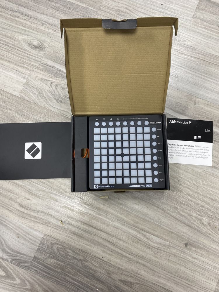 LaunchPad mini. Novation.