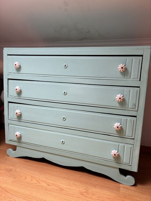 Comoda antiga sem puxadores