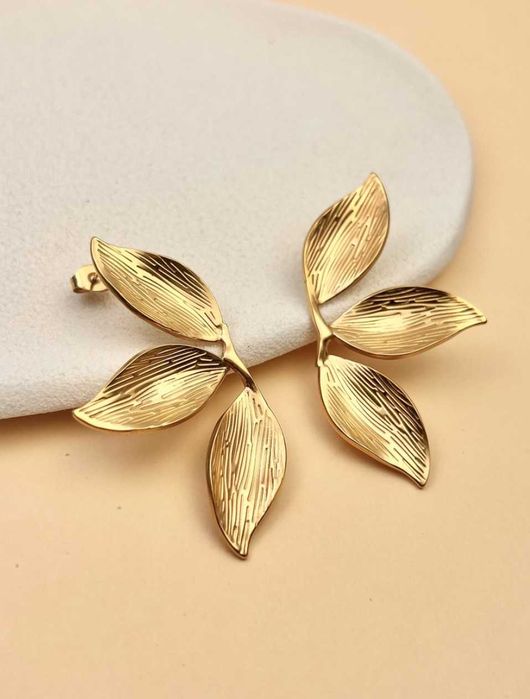 Brincos de Folha Estilizada em Aço Inoxidável Dourado - Novo