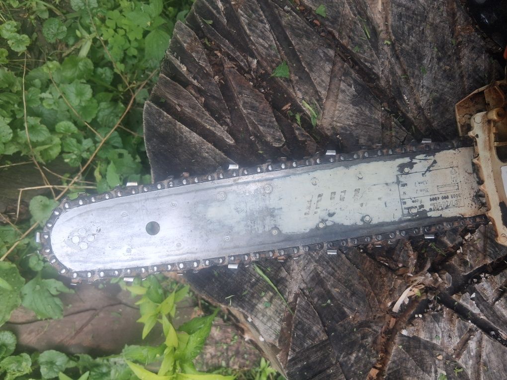 Pilarka Spalinowa Stihl MS 180. Prowadnica zakręcana na 2 śruby